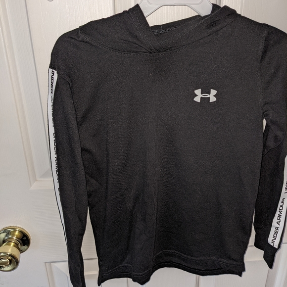 Boys under Armour Bundle. Size 6 - Picture 1 of 3